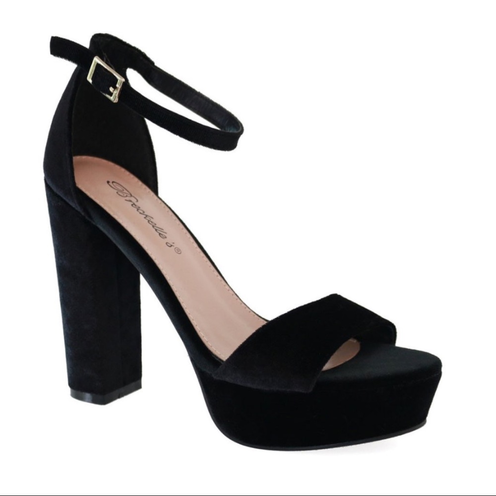 Breckelles BELLA-34 Black Velvet Platform Chunky